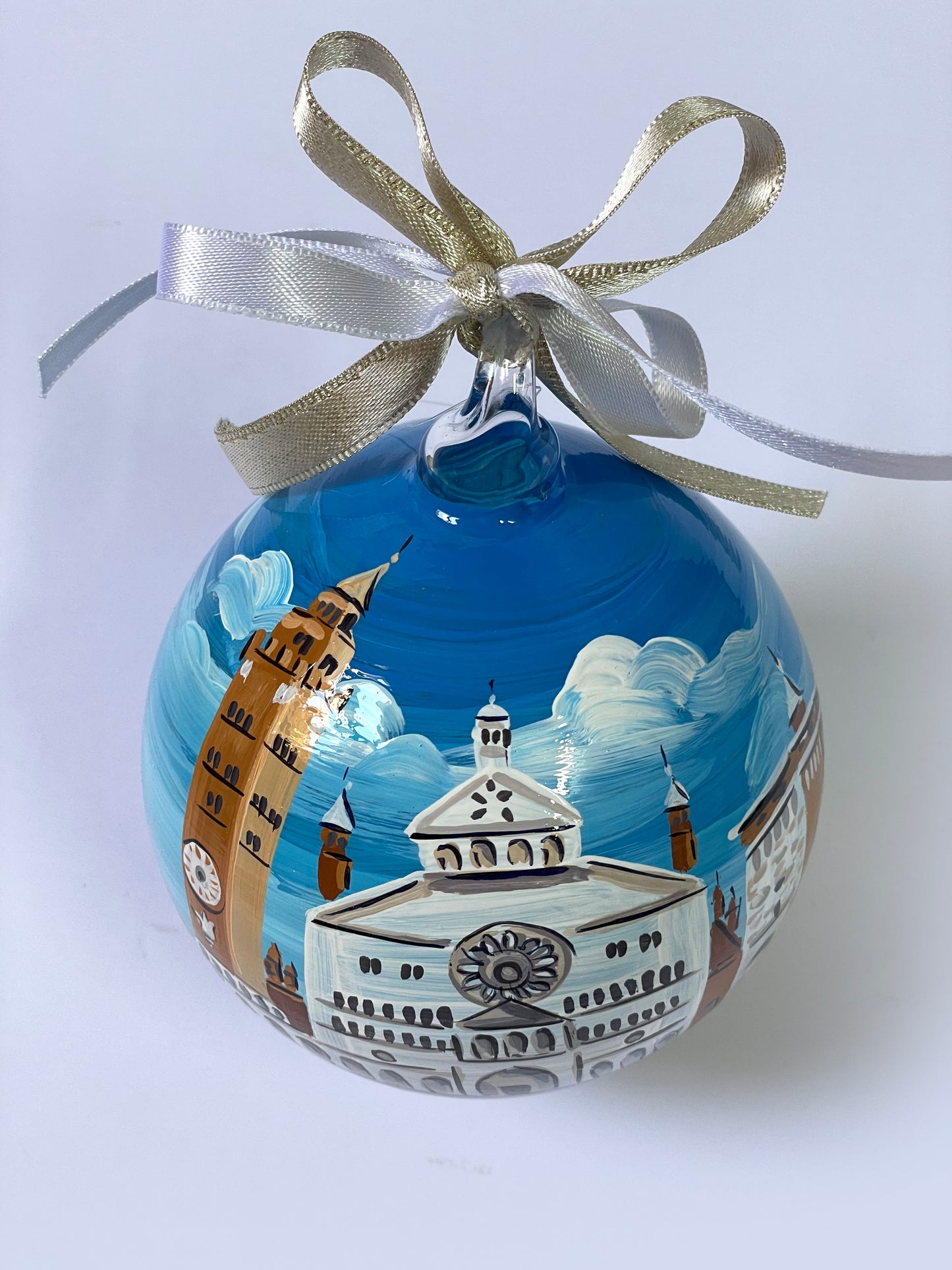 Ornamento in vetro dipinto a mano con città di Cremona con il suo Duomo. Città italiane.