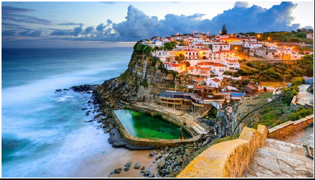 Azenhas do Mar – Ornamento Natalizio in Vetro Dipinto a Mano | Souvenir Artigianale Portogallo