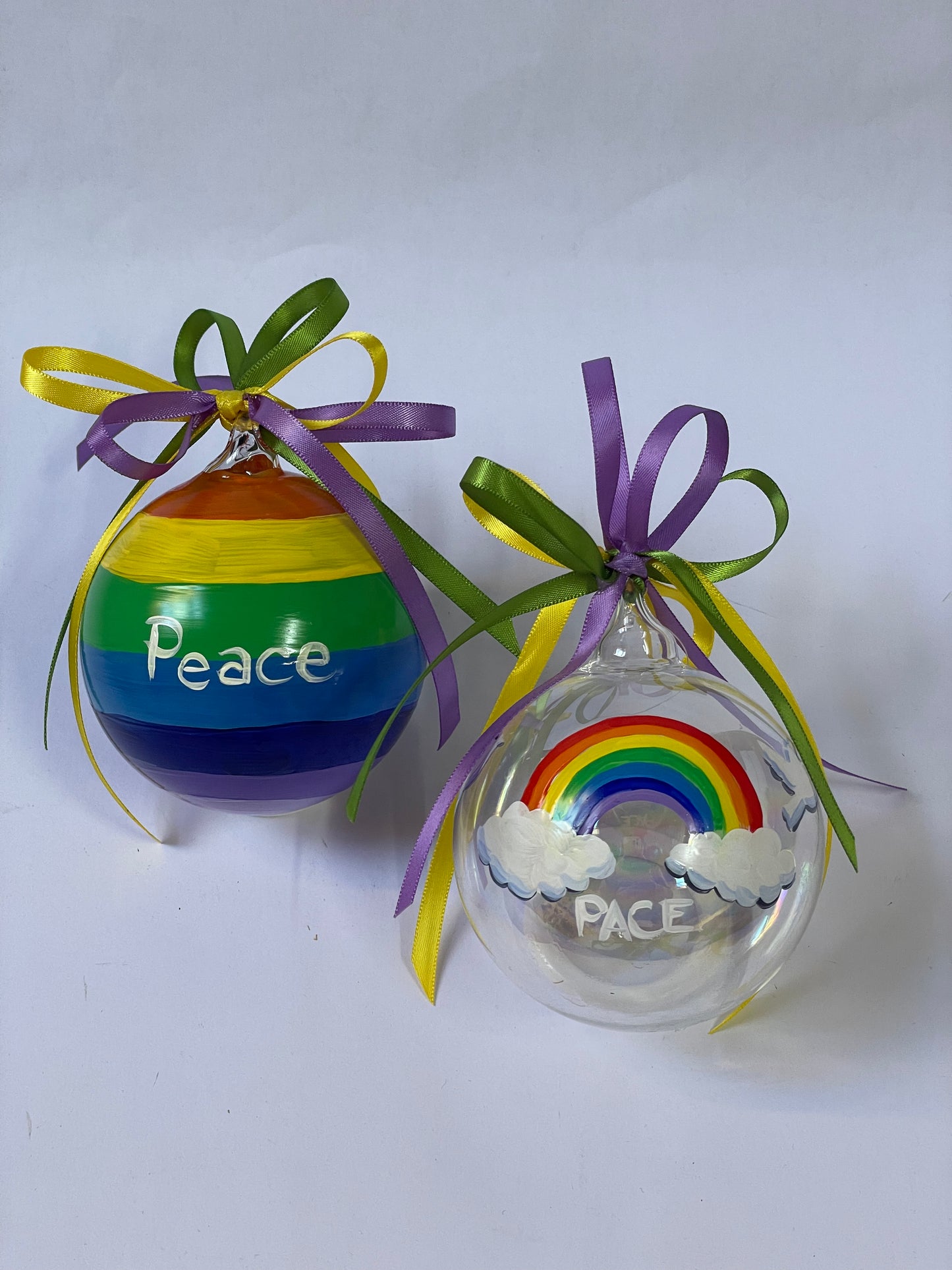 Arcobaleno della Pace – Ornamento in Vetro Dipinto a Mano | Regalo Significativo