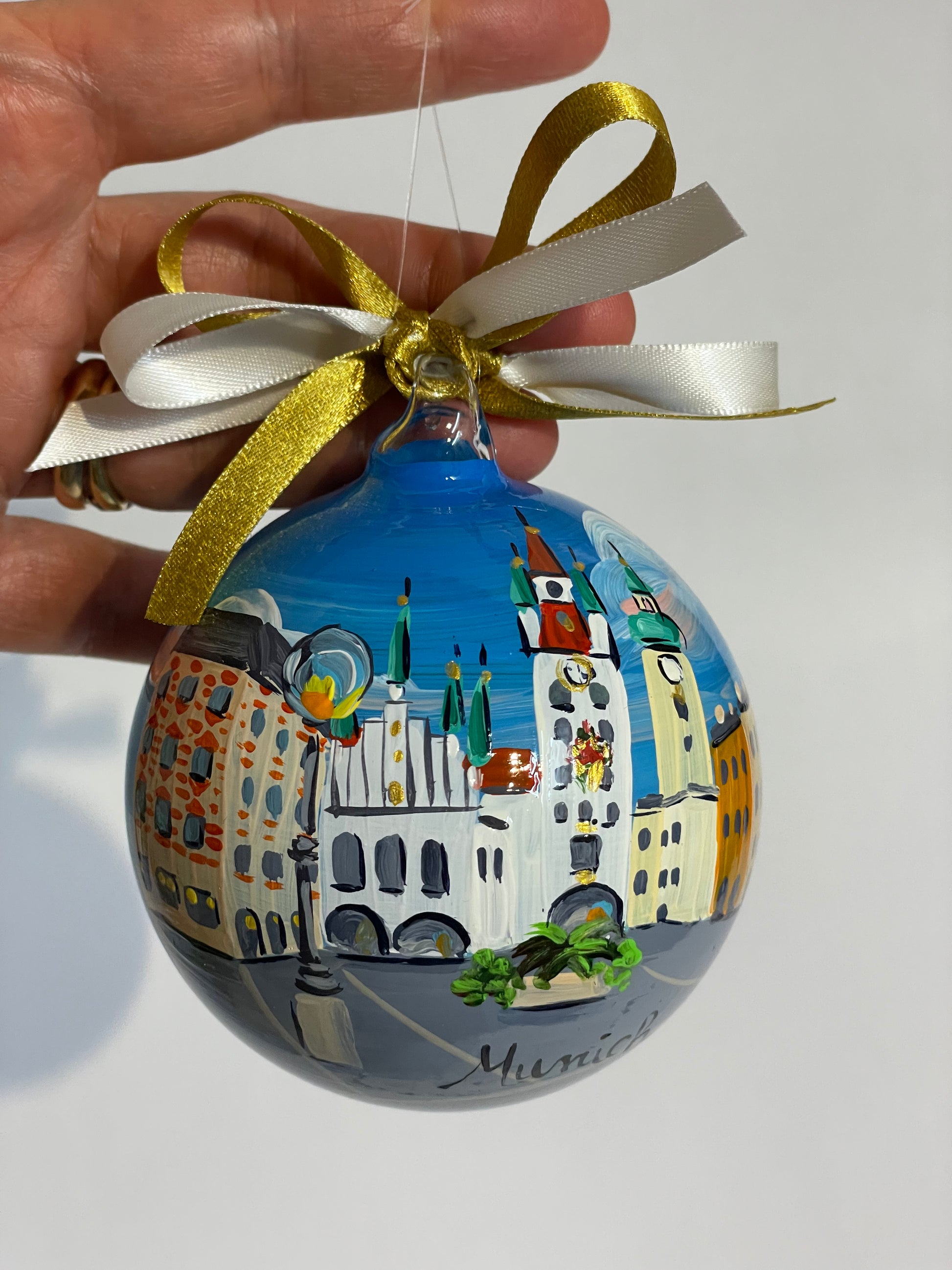 Hand-painted glass ornament held in hand – Munich Marienplatz and Old Town Hall, Bavaria souvenir