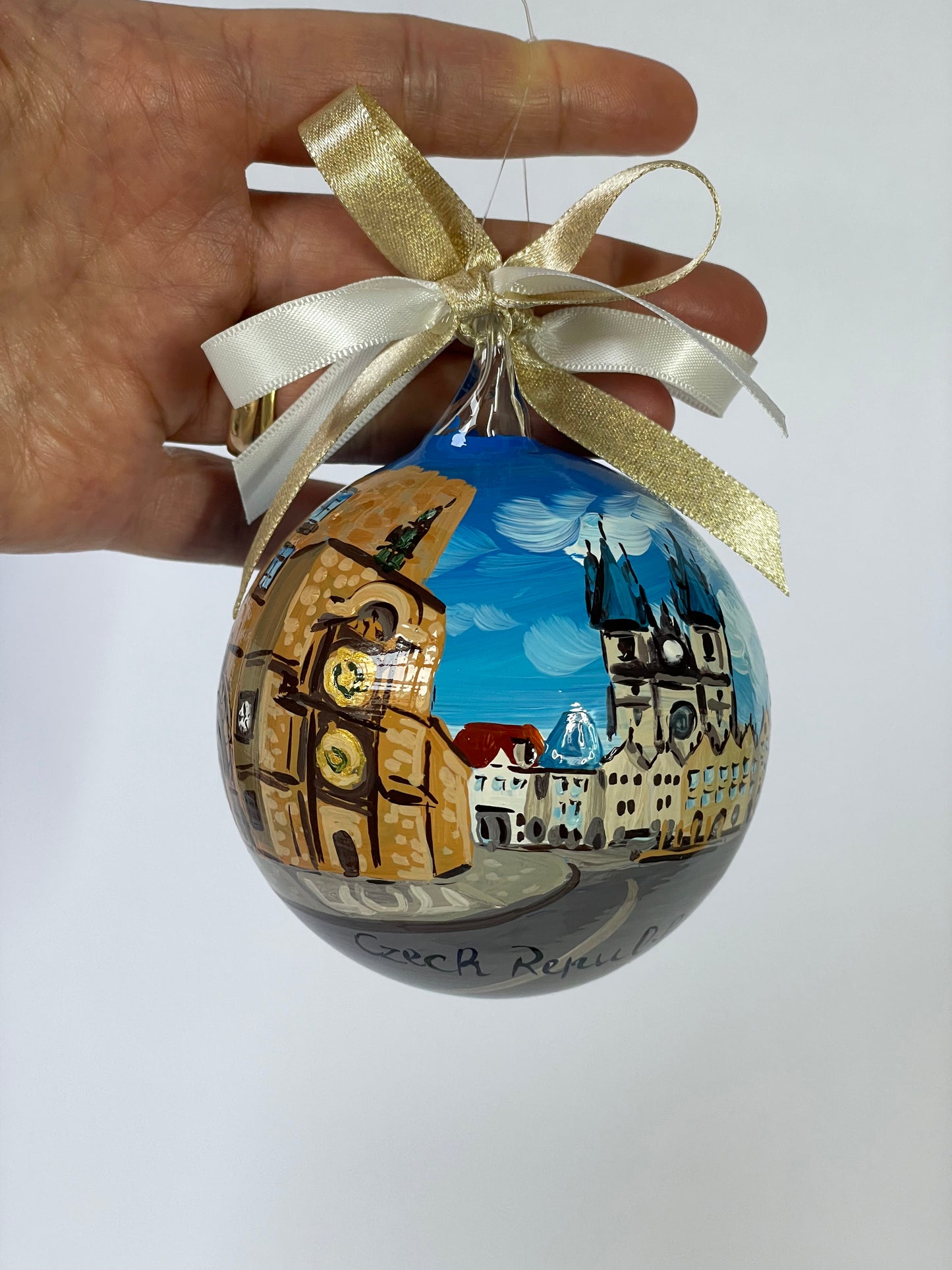 ornamento in vetro dipinto a mano raffigurante la città di Praga, Repubblica Ceca.