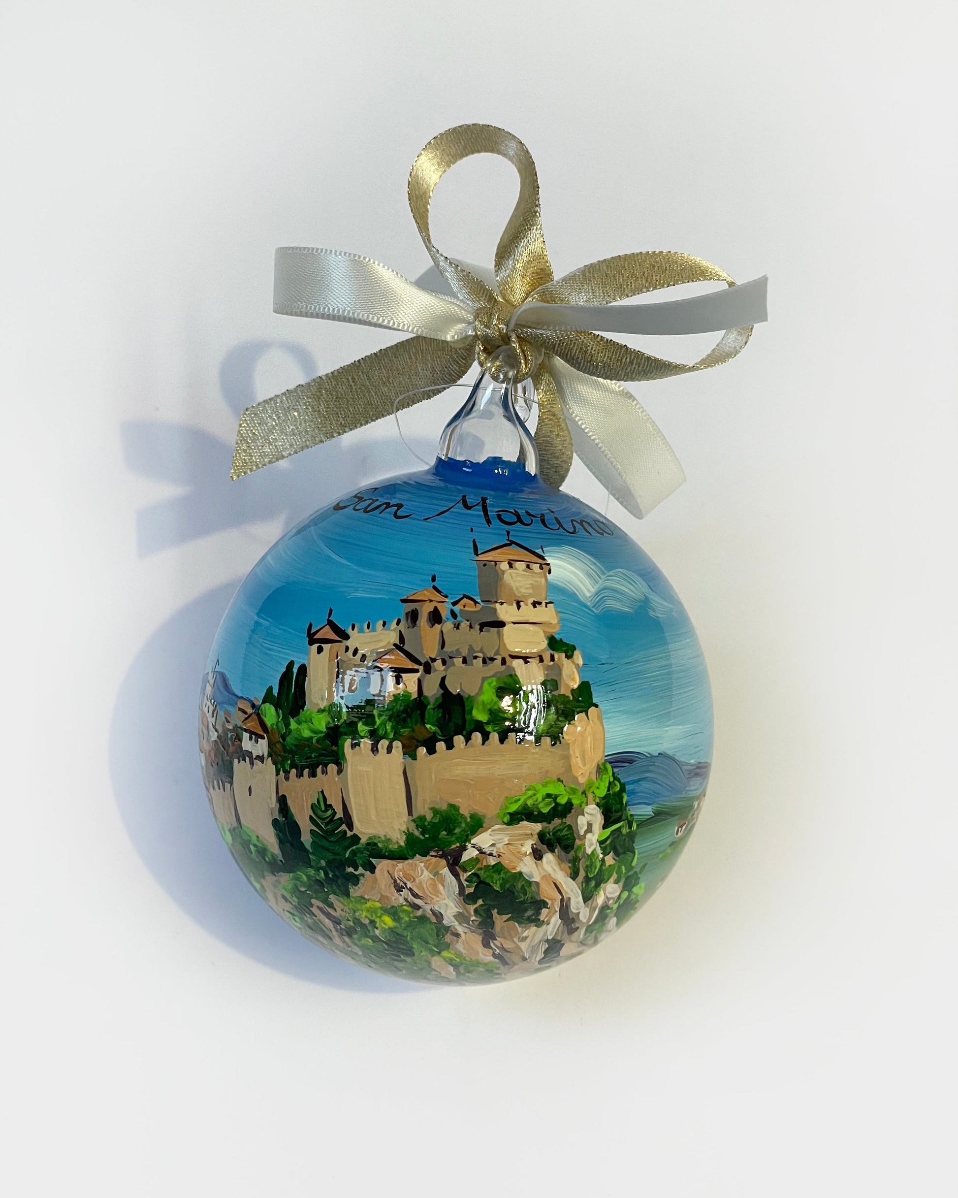 Ornamento dipinto a mano con il castello di San Marino