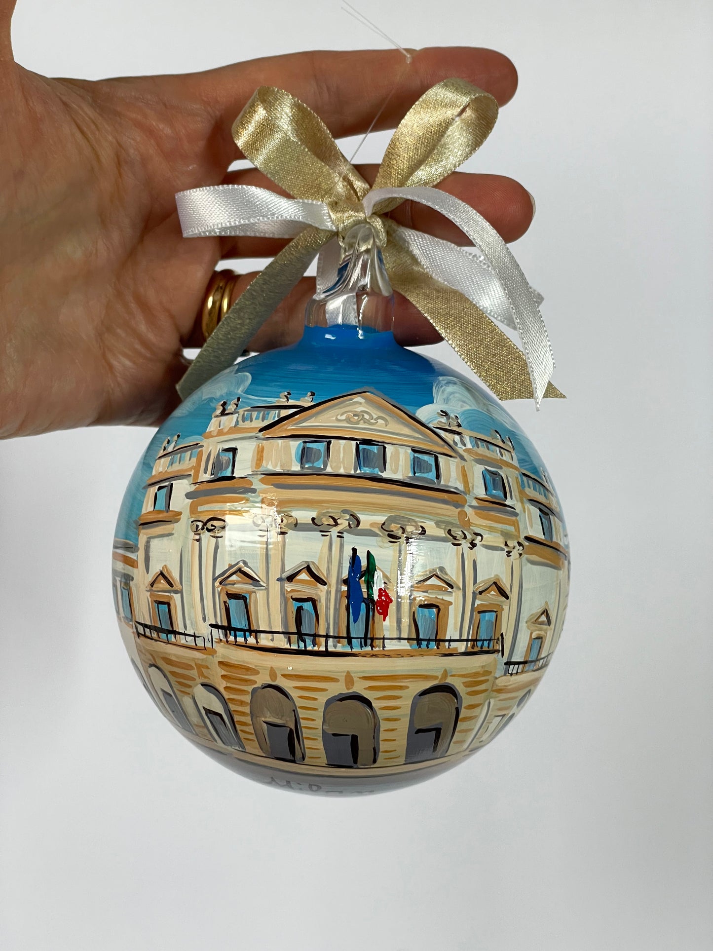 Pallina di Natale dipinta a mano con il teatro alla Scala di Milano, oggetto artistico e artigianale