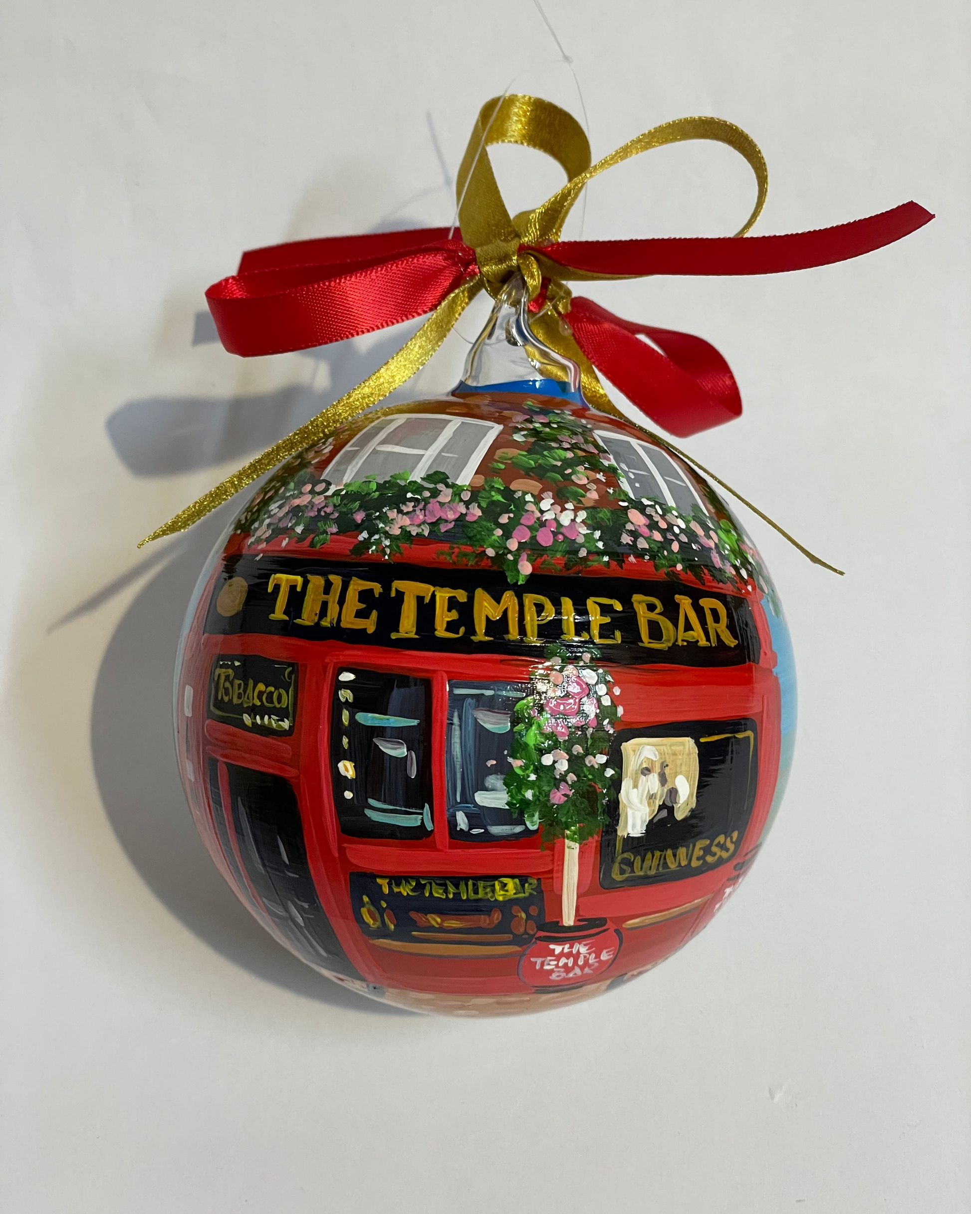 ornamento dipinto a mano con il famoso pub The Temple Bar a Dublino Irlanda