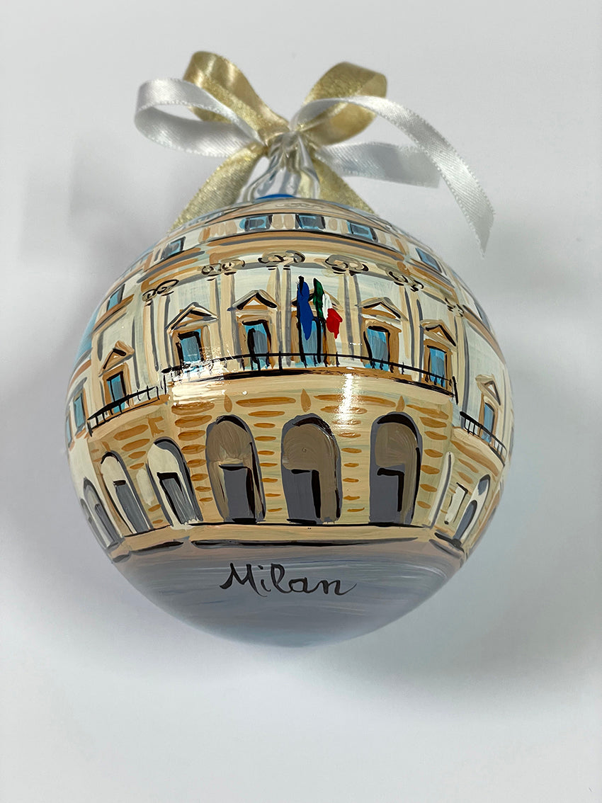 Pallina di Natale dipinta a mano con il teatro alla Scala di Milano, oggetto artistico e artigianale