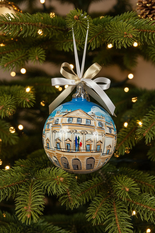 Pallina di Natale dipinta a mano con il teatro alla Scala di Milano, oggetto artistico e artigianale