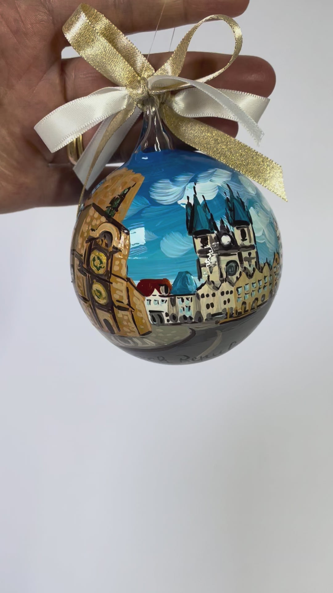 ornamento in vetro dipinto a mano raffigurante la città di Praga, Repubblica Ceca.