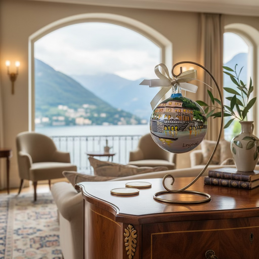 ornamento dipinto a mano che raffigura il lago di Como
